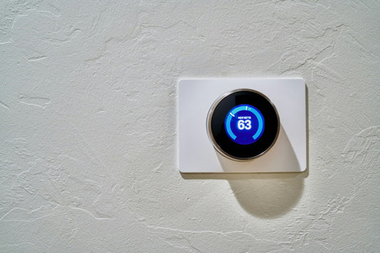 Cum poti sa iti reduci consumul de energie si sa ai mai mult confort in locuinta folosind produsele de tip smart home