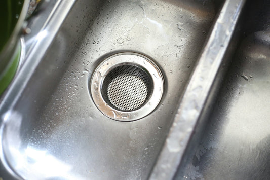 Cum intretii corect chiuveta de inox si chiuveta de granit pentru a-i pastra aspectul impecabil