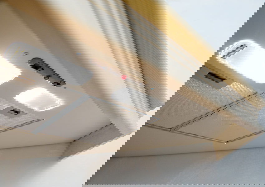 Hota de colt Pyramis Rustic Chimney CHR118N, 1 motor turbo, finisaj bej si lemn natur, 440m³h - EpicHome.ro